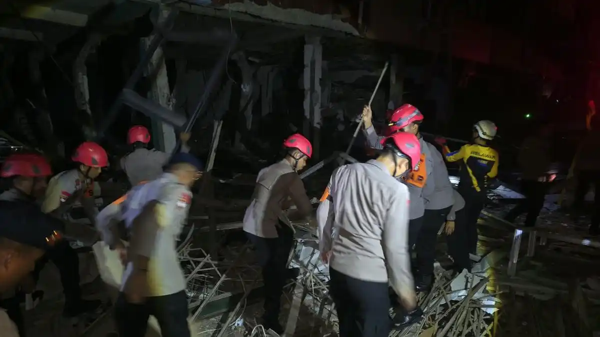 Delapan Orang Dirawat Usai Ledakan di Pertokoan Pasar Cimanggis