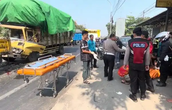 Tabrakan Beruntun di Mojokerto Menewaskan Pengendara Motor