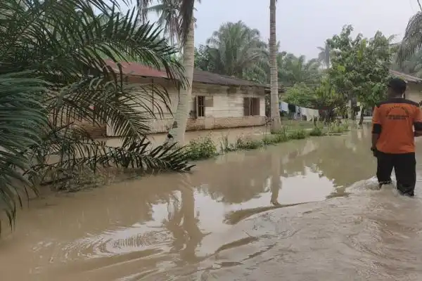 Banjir di Kampung Rendahan Berdampak pada 128 Keluarga
