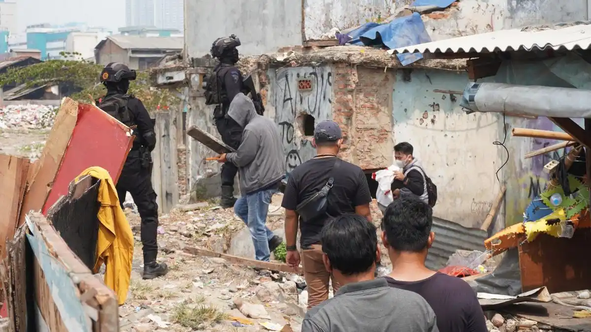 Penggerebekan di Kampung Boncos Libatkan 101 Personel, Polisi Sita Peralatan Sabu