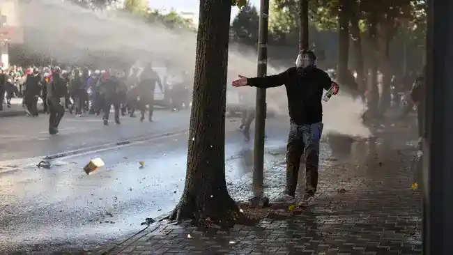 Bentrokan Protes Antipemerintah Meluas di Tirana, Ratusan Orang Didakwa