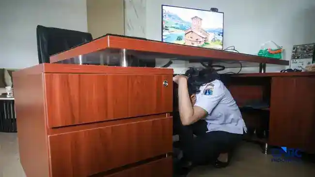 Latihan Gempa di Jakarta Selatan, ASN Berlatih Melindungi Diri dan Evakuasi