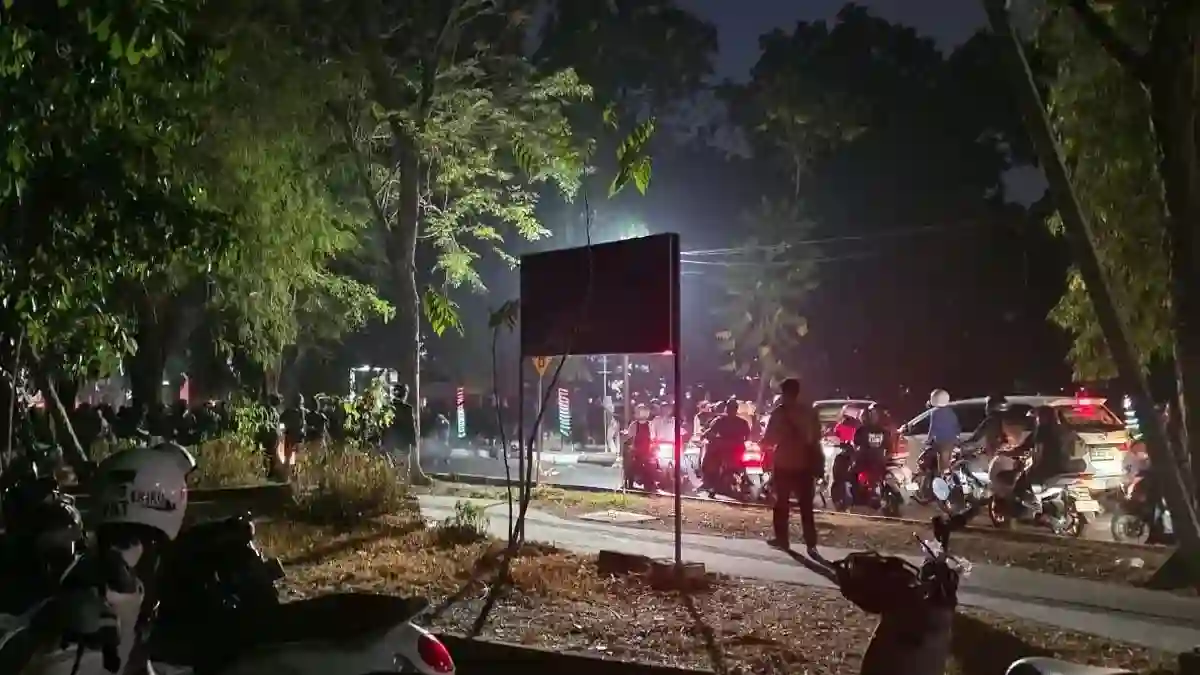 Kericuhan Usai Aksi Mahasiswa di Unhas, Motor Listrik Kampus Terbakar