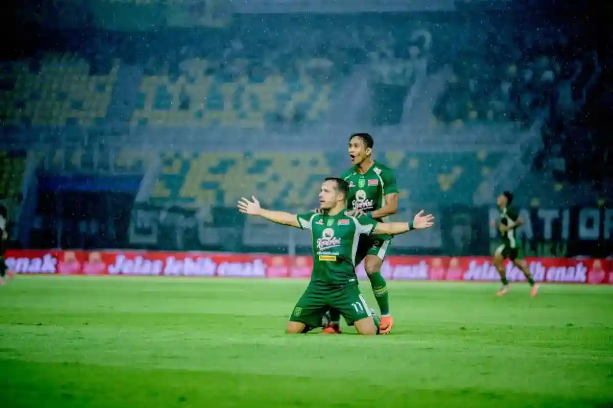 Gol Miguel Pereira Antar Persebaya Ungguli Madura United Saat Turun Minum