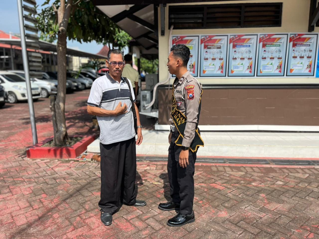 Polisi Jemput Bola Sosialisasikan SIM dan Pajak Kendaraan